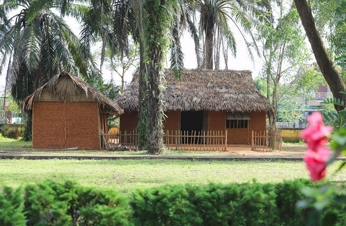 Bên trong khu di tích Nguyễn Du