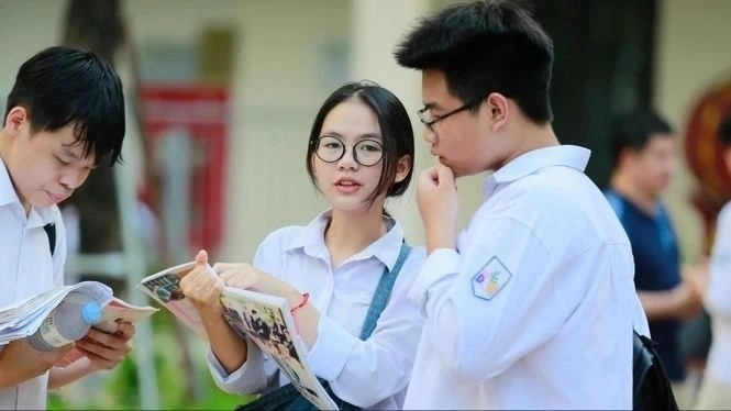 Phó Thủ tướng Chính phủ Lê Thành Long chỉ đạo xem xét quy định thời gian công bố đối với phương án thi tuyển sinh lớp 10 sớm. Ảnh: Sài Gòn Giải Phóng