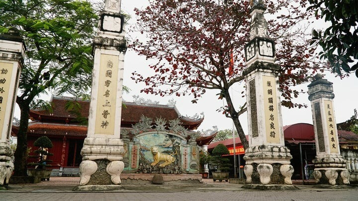 Đền Ông Hoàng Mười, Nghệ An là điểm đến tâm linh nổi tiếng.