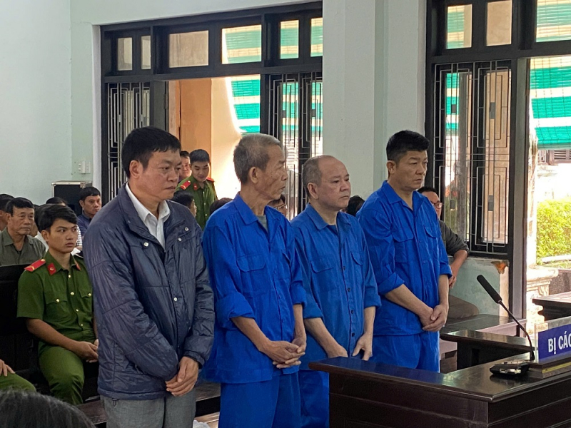 Các bị cáo tại phiên tòa xét xử sơ thẩm. Ảnh: Công an nhân dân