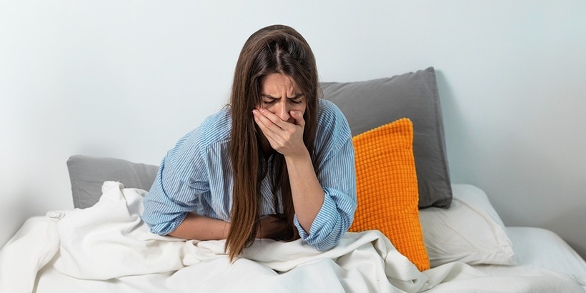 Buồn nôn và nôn mửa có thể là dấu hiệu sỏi thận, thường xảy ra khi có sự tắc nghẽn trong thận.
