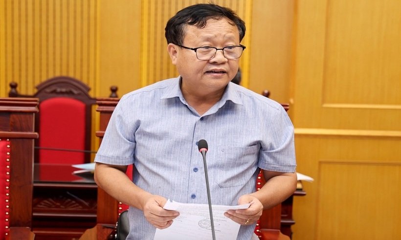 Phó Chủ tịch UBND tỉnh Nguyễn Trọng Hài báo cáo tại hội nghị.