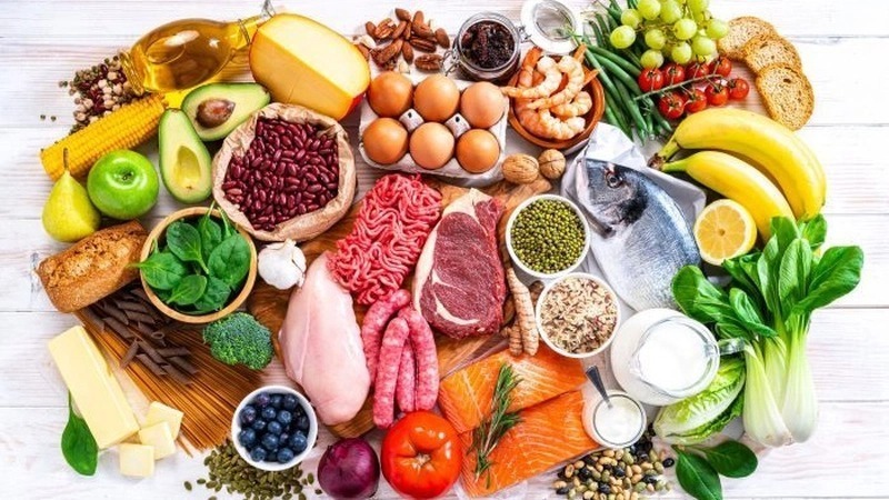 Chế độ ăn uống đóng vai trò quan trọng trong việc kiểm soát huyết áp và phòng ngừa các biến chứng nguy hiểm.