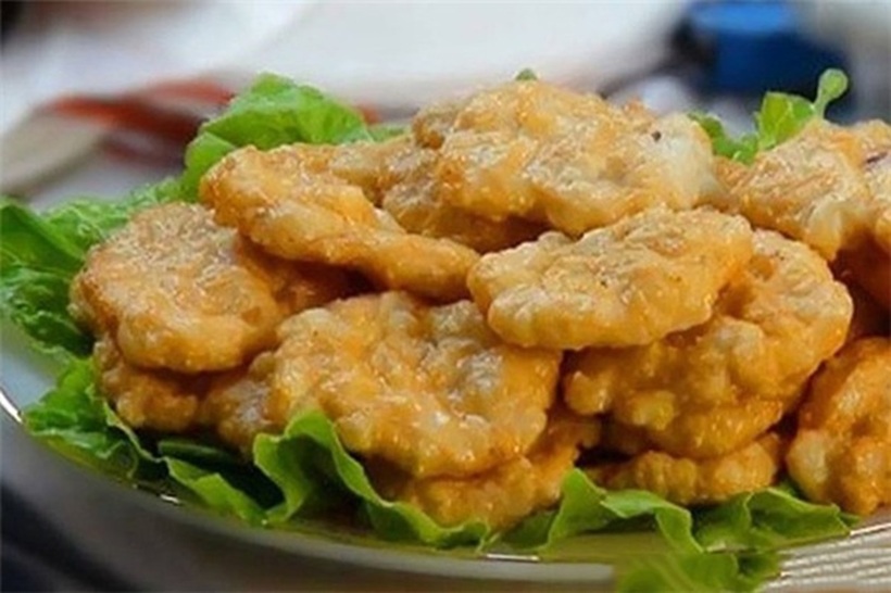 Chả mực Hạ Long được làm từ những con mực tươi ngon nhất đánh bắt từ vùng biển Hạ Long.