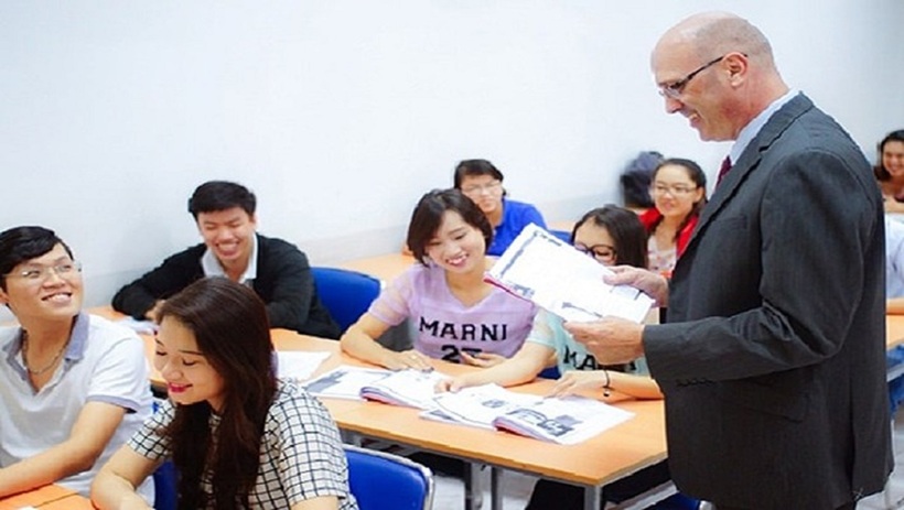 Tuổi 33 hoàn toàn không quá muộn để bạn bắt đầu học tiếng Anh và trở thành phiên dịch viên. Ảnh minh họa