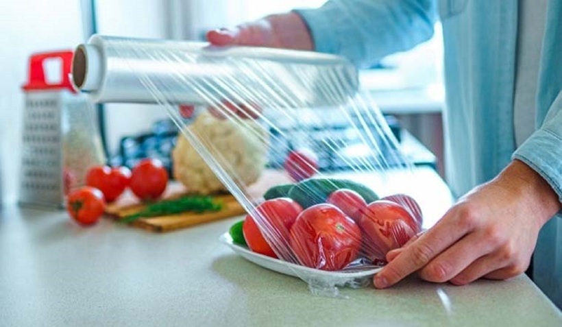 Màng bọc giữ thực phẩm luôn tươi ngon trong thời gian dài.