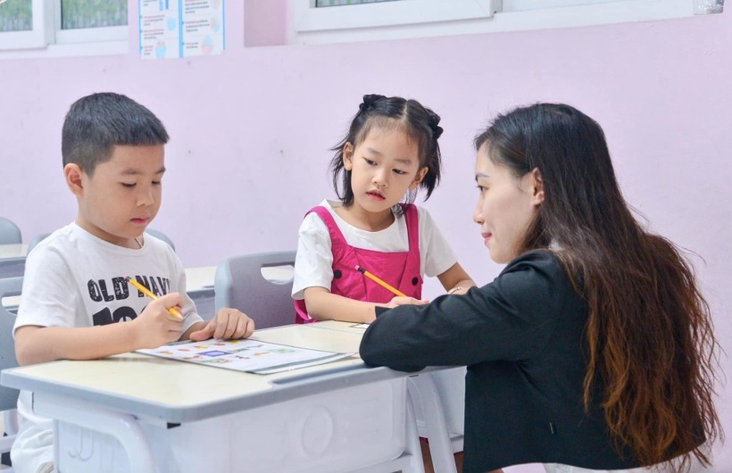 Trẻ phải làm bài kiểm tra, phỏng vấn nhiều vòng để vào các trường tư "hot" ở Hà Nội. Ảnh: VietNamNet
