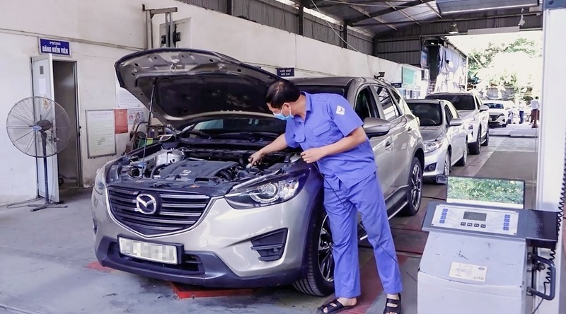 Khi thực hiện sang tên, cơ quan đăng ký xe không yêu cầu phương tiện phải còn hiệu lực đăng kiểm.