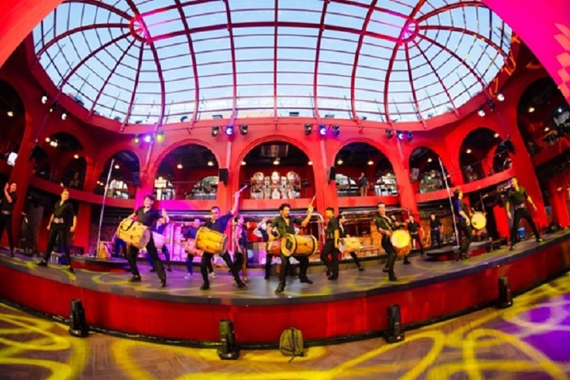 Sun Bavaria Bistro cùng những show diễn sôi động đang “hớp hồn” du khách khi đến với Phú Quốc.