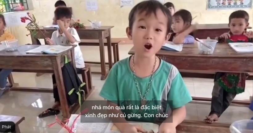 Những lời chúc ngây ngô, chân thành mà các em dành tặng cô giáo. Ảnh cắt từ clip