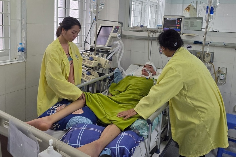 Theo cáo trạng, vào 16h ngày 17/3/2024, tại khu vực sân bát giác thuộc khuôn viên đình Lệ Mật, Trương Văn M. có hành vi dùng tay phải đấm vào khu vực gò má trái của cháu Đ. khiến nạn nhân ngã đập đầu xuống nền đá, chảy máu não và tử vong sau đó. Nạn nhân tử vong sau nhiều tháng cấp cứu, hôn mê, Cơ quan Cảnh sát điều tra đã ra quyết định trưng cầu pháp y tử thi để xác định nguyên nhân tử vong. Giám định tử thi của Phòng kỹ thuật hình sự Công an TP.Hà Nội kết luận: Nguyên nhân chết của nạn nhân là do suy đa phủ tạng vì hậu quả của tổn thương chảy máu não.