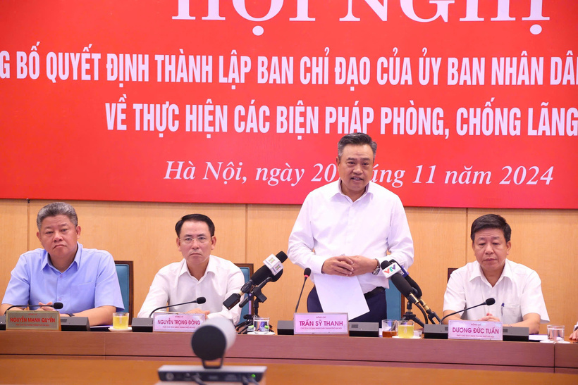 Chủ tịch UBND TP Hà Nội Trần Sỹ Thanh phát biểu tại hội nghị ngày 20/11