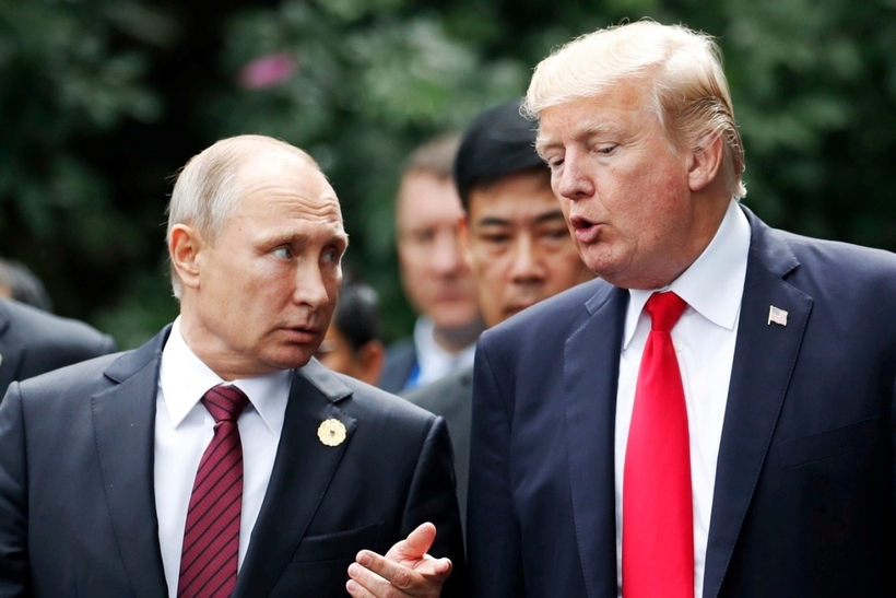 Tổng thống Nga Vladimir Putin (bên trái) và Tổng thống đắc cử Mỹ Donald Trump. Ảnh: Reuters