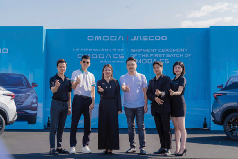 Bạn bè đối tác đến chúc mừng Omoda - Jeacoo Cầu Giấy