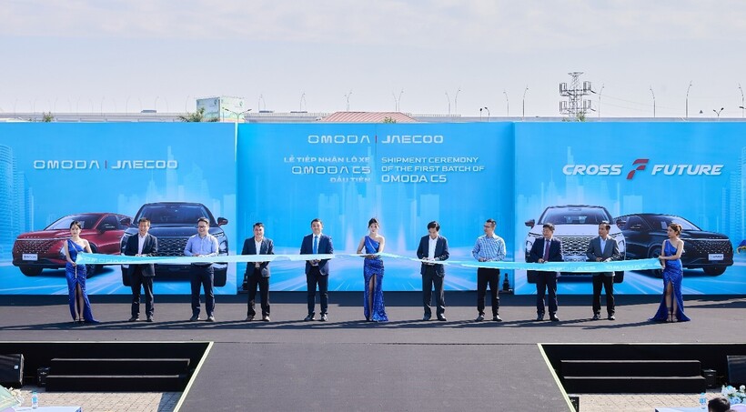 Nghi thức cắt băng chào đón lô xe Omoda C5 đầu tiên về Việt Nam