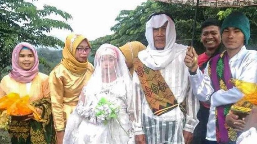 chú rể Rashed Mangacop 78 tuổi và cô dâu Halima Abdullah 18 tuổi gây xôn xao mạng xã hội. Ảnh: ViralPress.