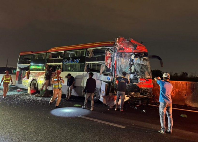Ngay sau vụ tai nạn, Đội tuần ra kiểm soát giao thông đường bộ cao tốc số 6, Phòng 6, Cục CSGT đã có mặt hiện trường