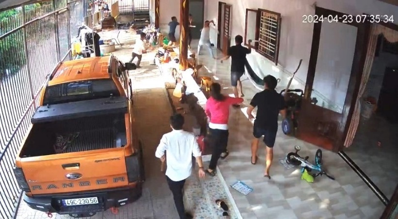 Các đối tượng lĩnh án vì mang dao rựa đi giải quyết mâu thuẫn. Ảnh: Lao Động