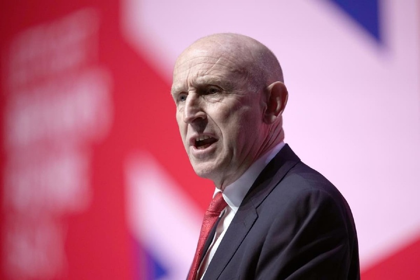 Bộ trưởng Quốc phòng Anh John Healey. Ảnh: Getty