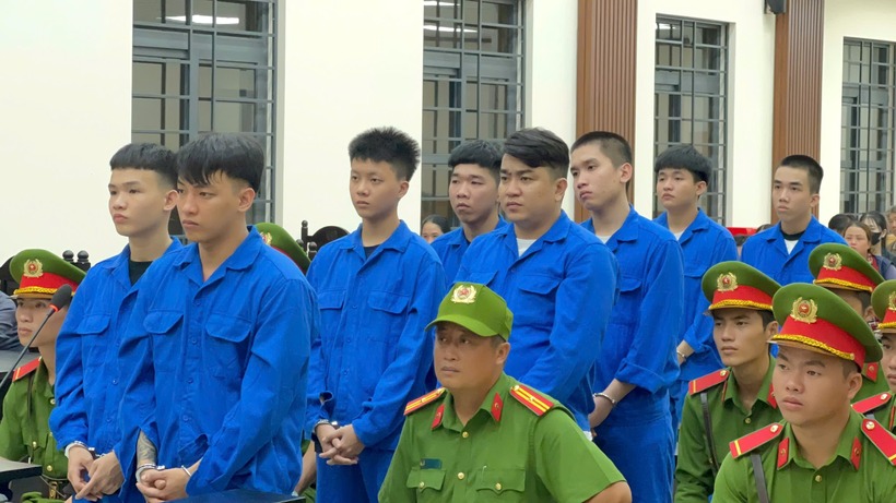 Các bị cáo tại tòa. Ảnh: Pháp luật TP.HCM