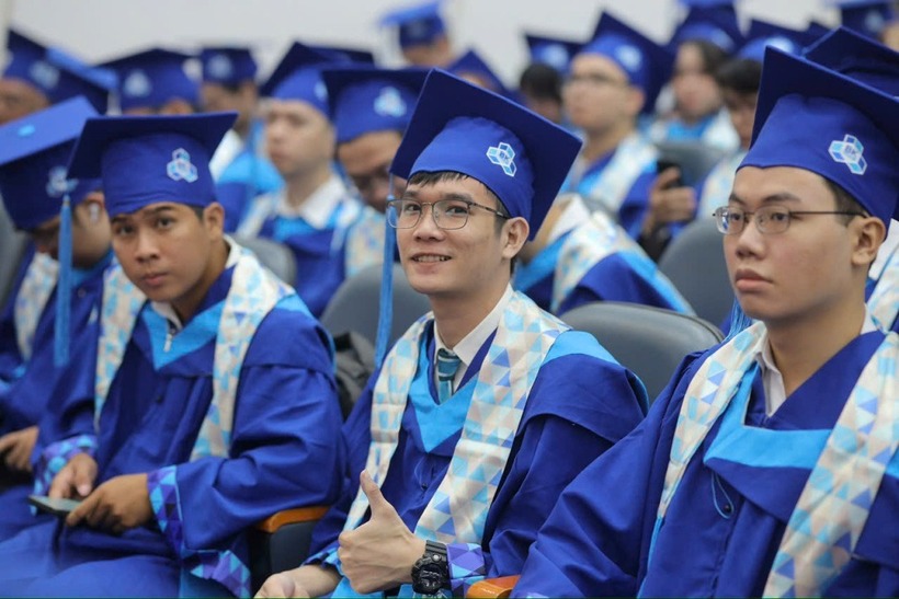 Tân cử nhân Đại học Bách khoa TP.HCM trong lễ tốt nghiệp sáng 22/11. Ảnh: VnExpress