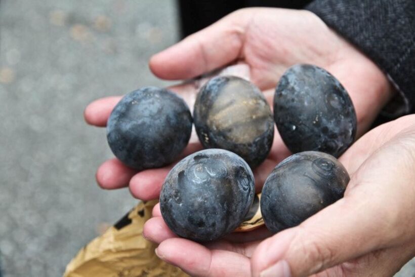 Một vài giả thuyết cho rằng, trứng ung tốt cho sinh lý nam nhưng thực chất không phải vậy. Ảnh minh họa