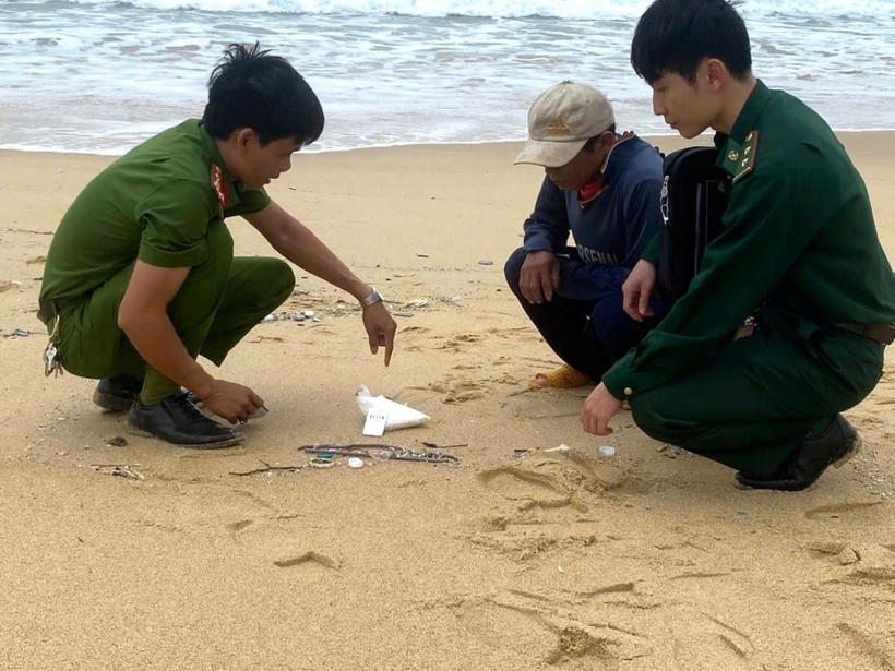 Khu vực người dân phát hiện ra túi nilon chứa viên nén nghi ma túy. Ảnh: Đại Đoàn Kết