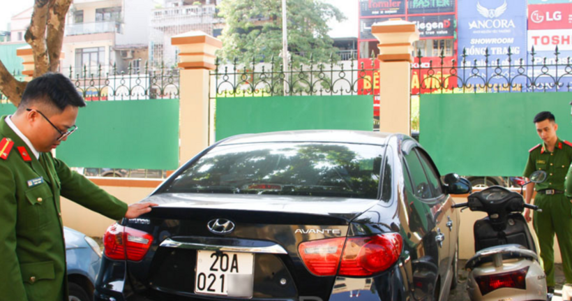 Chiếc xe ô tô và xe máy do đối tượng Duy trộm cắp trên địa bàn TP. Thái Nguyên đã được cơ quan công an thu hồi. (Ảnh: Linh Lan)