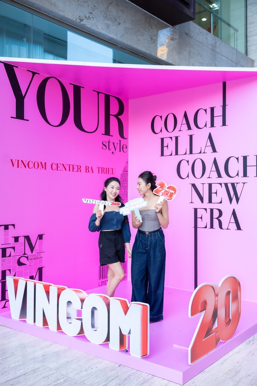 Nhiều bạn trẻ thích thú với góc check-in siêu chất tại Photobooth "Coachella Coach - New Era"