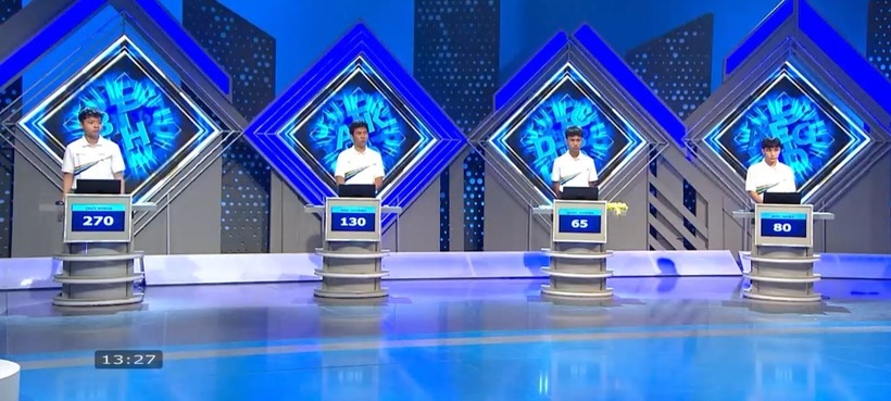 Sự bình tĩnh, tự tin và vốn kiến thức sâu rộng giúp Duy Khoa tiếp tục dẫn đầu đoàn leo núi. Ảnh: Tri thức và cuộc sống.