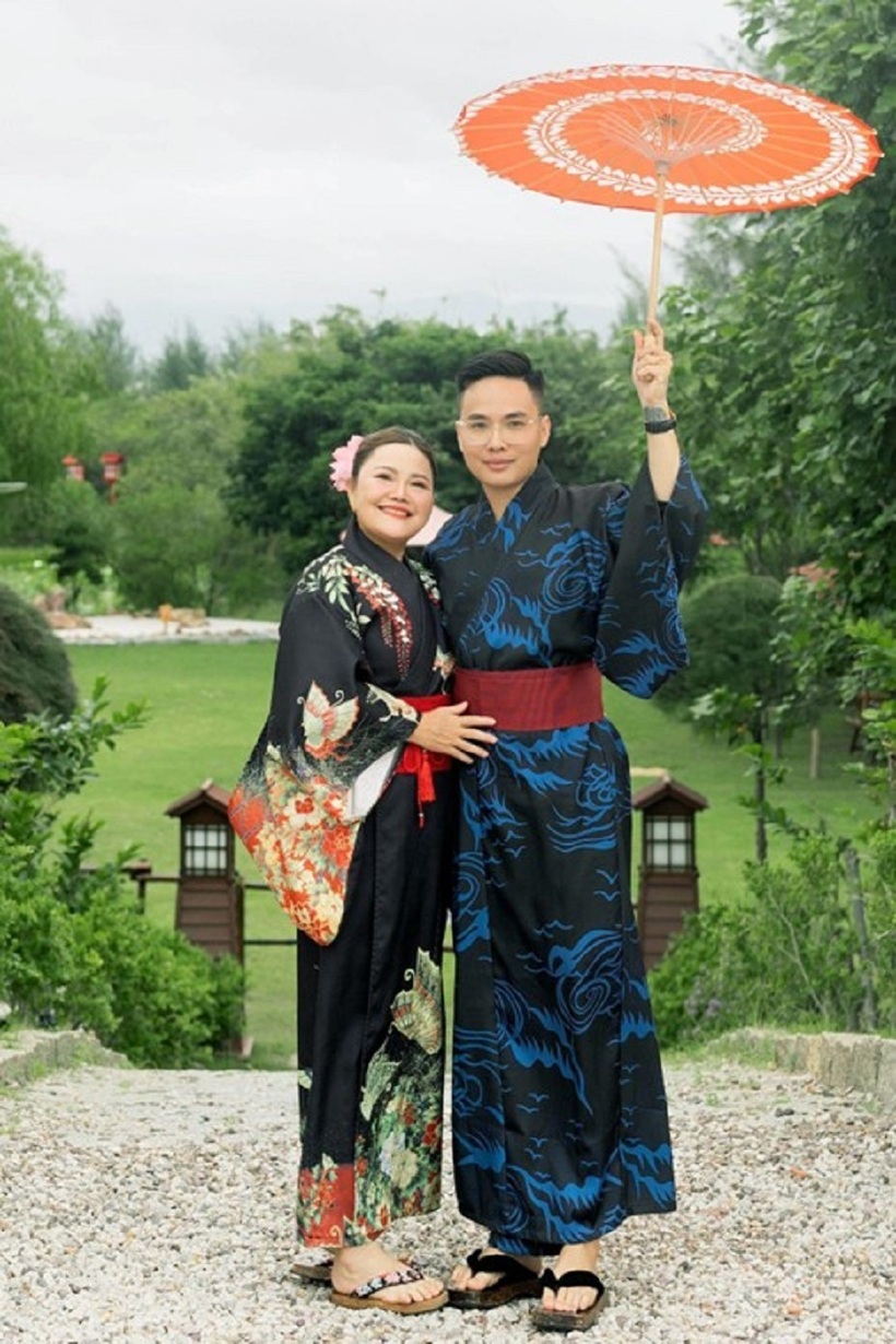 Duy Anh Nguyễn khoe mẹ trẻ trung gần tuổi 60