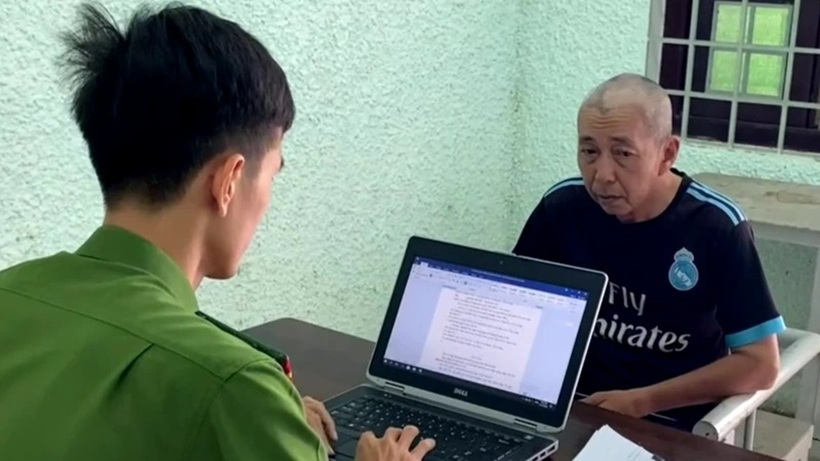 Đối tượng Hứa Thanh Nghĩa tại cơ quan công an. Ảnh: Nhân dân