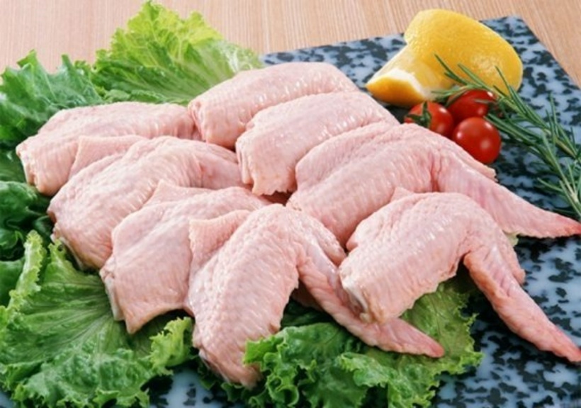 Cánh gà lại là nơi gà thường được tiêm thuốc kháng sinh, hormone tăng trưởng. Ảnh minh họa