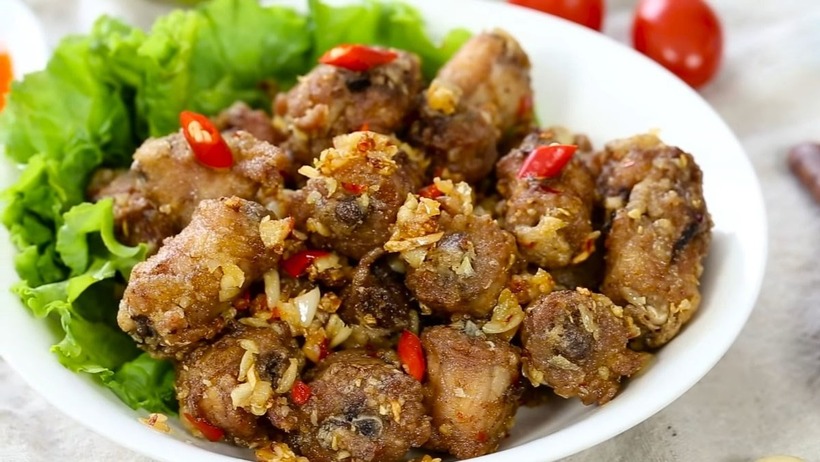 Cổ gà thường chứa nhiều vi khuẩn, virus và độc tố. Ảnh minh họa