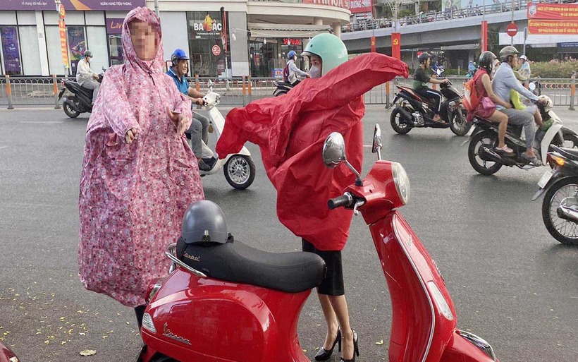 Dừng xe mặc áo mưa không phạm luật nếu thực hiện đúng quy định về dừng xe an toàn. Để tránh bị xử phạt và bảo vệ chính mình cũng như người khác, bạn nên chọn địa điểm phù hợp và tuân thủ các nguyên tắc an toàn giao thông.