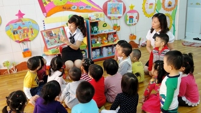Giáo viên mầm non cần bằng cấp, chứng chỉ gì hiện đang là thắc mắc chung của nhiều bạn trẻ có đam mê dạy học mầm non.
