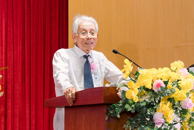 Thầy Đoàn Văn Điện chia sẻ trong buổi lễ kỷ niệm thành lập Trường đại học Nông Lâm TP.HCM mới đây. (Ảnh: NLU)