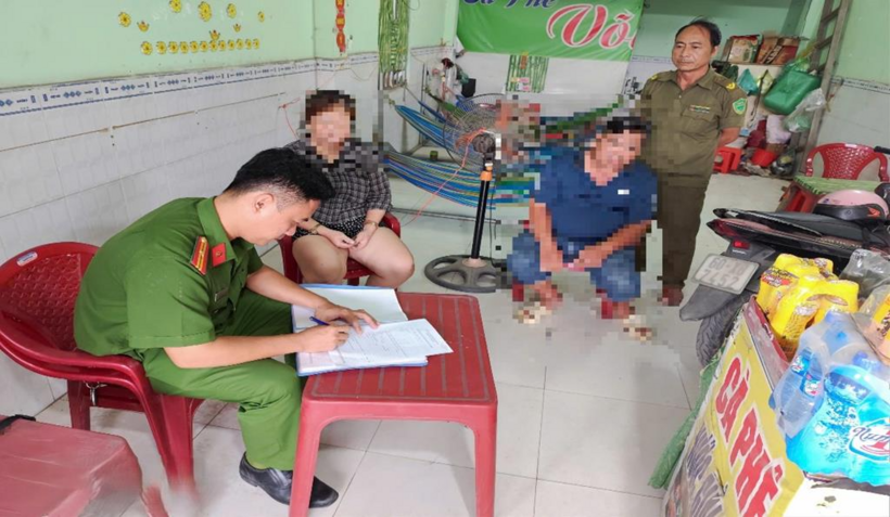 Công an phường Trảng Dài, TP Biên Hòa lập hồ sơ xử lý vụ việc. Ảnh: Công an Đồng Nai