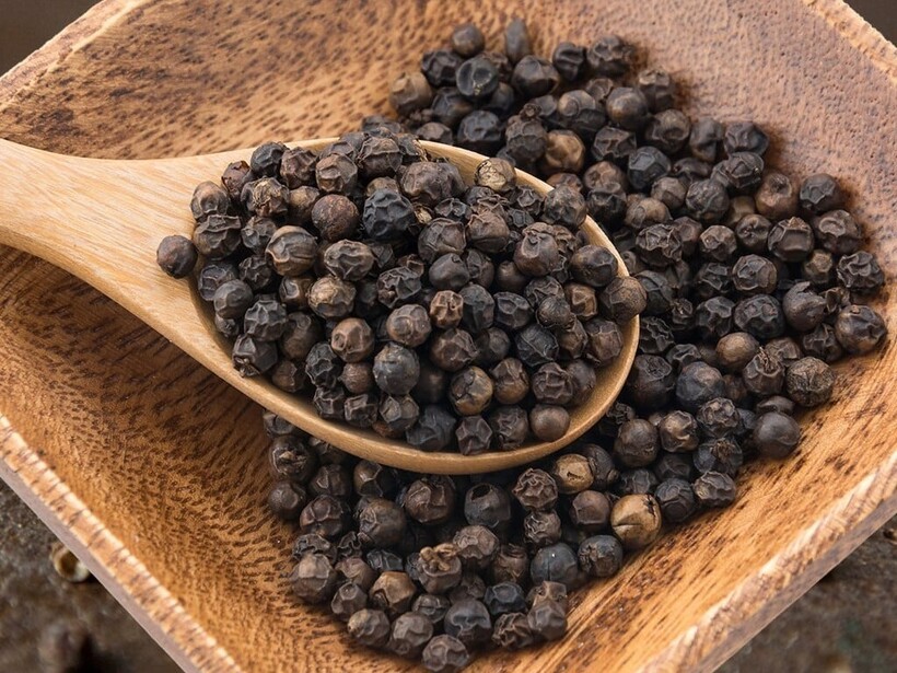 Một trong những ứng dụng thú vị của hạt tiêu là việc để chúng dưới gầm giường, một vị trí ít ai nghĩ đến.