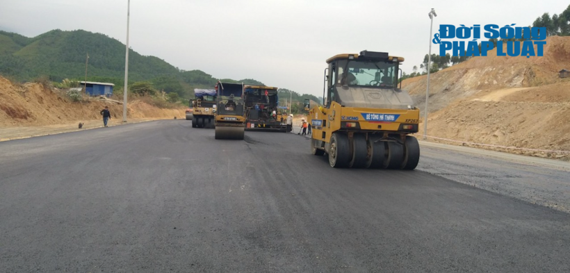 Các nhà thầu huy động nhân lực, máy móc tăng tốc thi công, đảm bảo tiến độ dự án