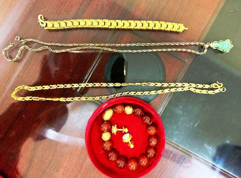 Số vàng cụ Th. mang đi bán để chuyển tiền cho kẻ lừa đảo. Ảnh: Công an Ninh Bình