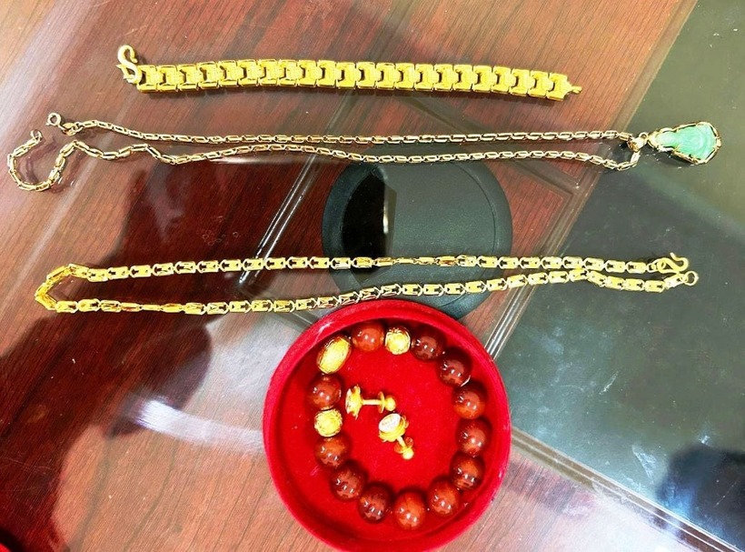 Số vàng cụ Th. mang đi bán để chuyển tiền cho kẻ lừa đảo. Ảnh: Công an Ninh Bình