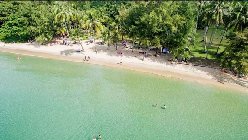 Thời điểm đẹp nhất để đến bãi Ông Lang là từ tháng 10 đến tháng 4 hàng năm.