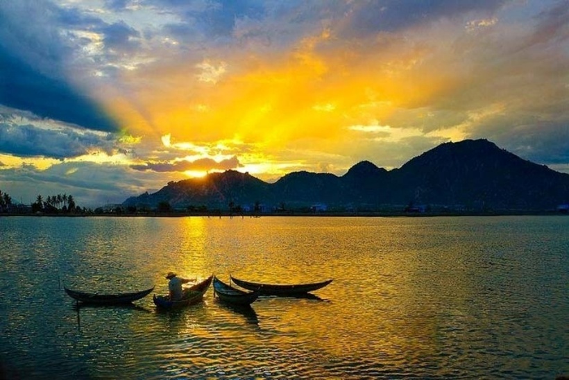 Thời điểm lý tưởng để bạn tham quan đầm Thị Nại là từ tháng 3 đến tháng 9, khi thời tiết ở đây khá mát mẻ, trong lành và ít mưa.