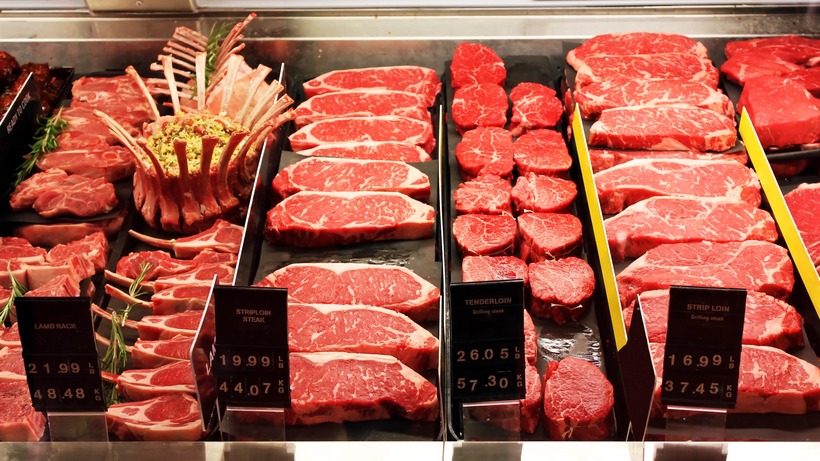 Thực phẩm giàu protein: Cơ thể cần protein để xây dựng cơ bắp, sửa chữa các mô nhưng dưỡng chất này cũng khiến thận làm việc nhiều hơn để loại bỏ chất thải. Do đó, nếu dung nạp quá nhiều thực phẩm giàu protein đặc biệt các sản phẩm động vật như thịt đỏ, thịt gia cầm, cá và trứng sẽ khiến thận phải làm việc nhiều hơn. Đặc biệt, điều này còn có thể làm tăng tốc độ tổn thương thận với những người đang mắc bệnh.
