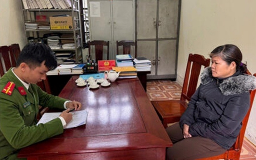 Bà Quách Thị Luận bị bắt giữ về hành vi "Chống người thi hành công vụ". Ảnh: Người Lao Động