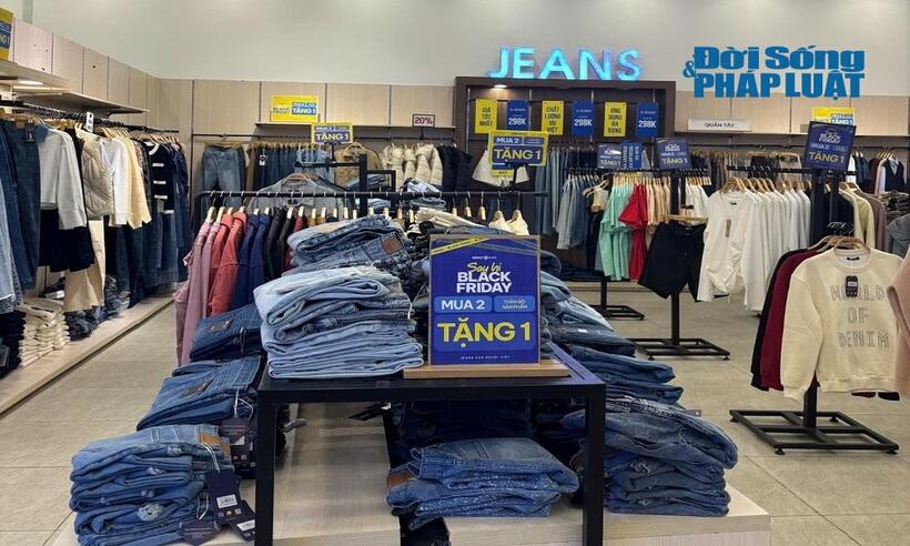 Nhiều cửa hàng khuyến mãi lớn lên đến 80%, hoặc mua 1 tặng 1, mua 2 tặng 1.