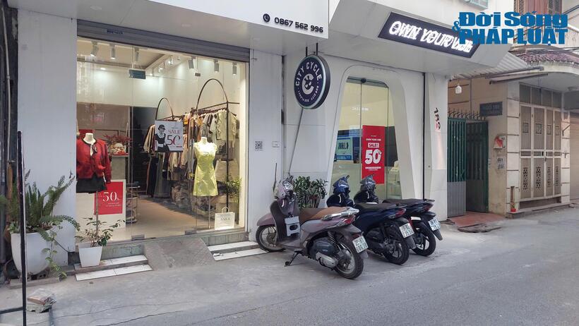 Đặc biệt, một số cho rằng hàng hóa được giảm sâu không đa dạng, trong đó hầu hết là hàng cũ và lỗi khiến họ không mấy mặn mà với "Ngày Thứ Sáu đen tối". Ngoài ra, người tiêu dùng cũng có xu hướng chi tiêu thận trọng hơn, không tùy ý mua sắm trong các dịp lễ hội.