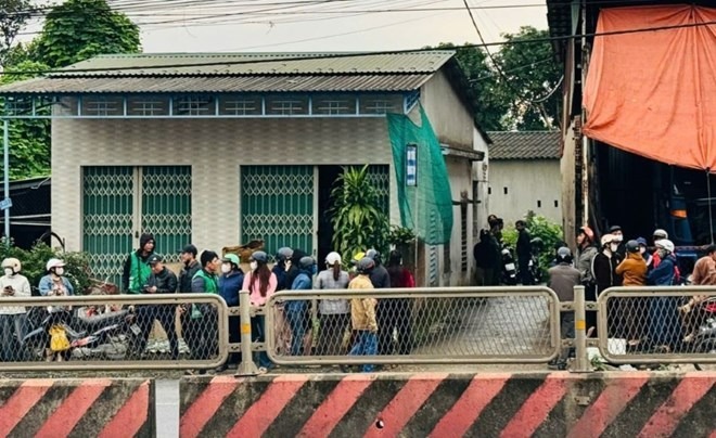 Hiện trường phát hiện thi thể người phụ nữ trong phòng trọ khoá trái cửa ở Quảng Trị. (Ảnh: Lao động)