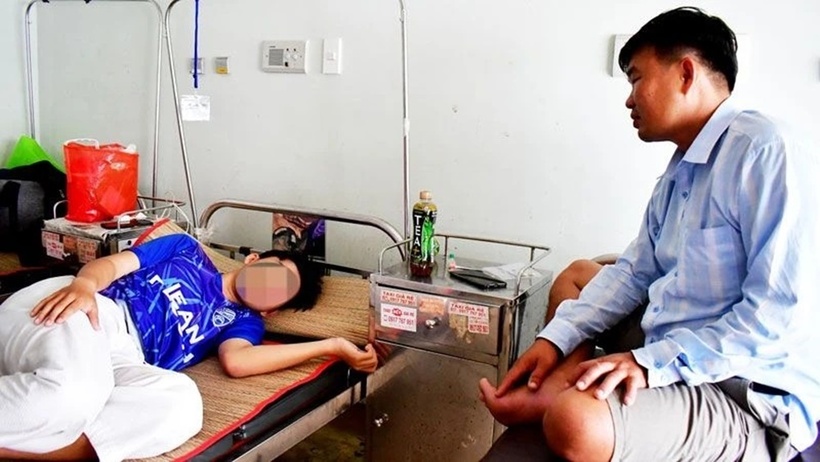 Điều tra vụ nam sinh lớp 10 ở Kiên Giang bị nhóm học sinh lớp 9 đánh hội đồng. Ảnh: Báo Nhân dân.